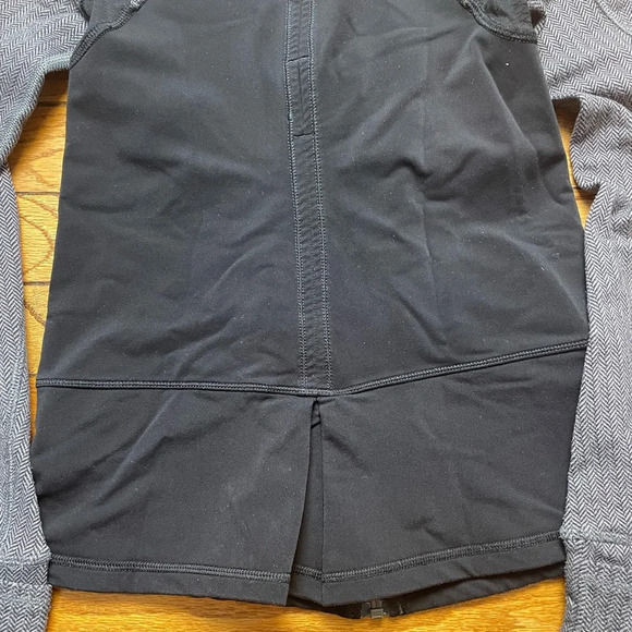 Ivivva  long sleeve zip front jacket, size 10 - Picture 8 of 9